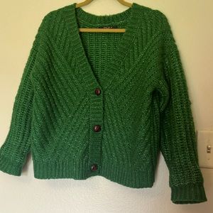 Oversized green cardigan with brown buttons